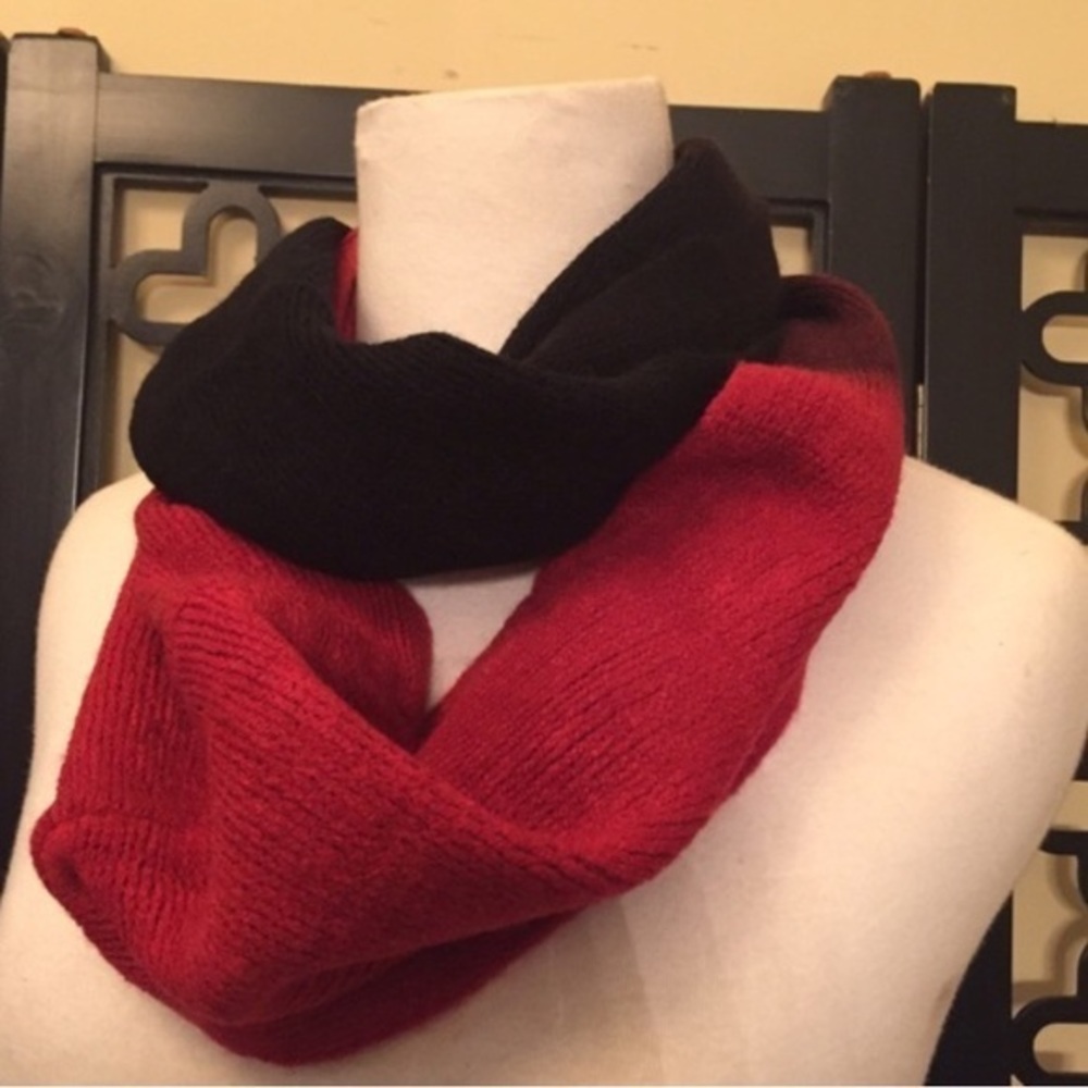 RED OMBRÉ INFINITY SCARF‎ Super Soft and Cozy